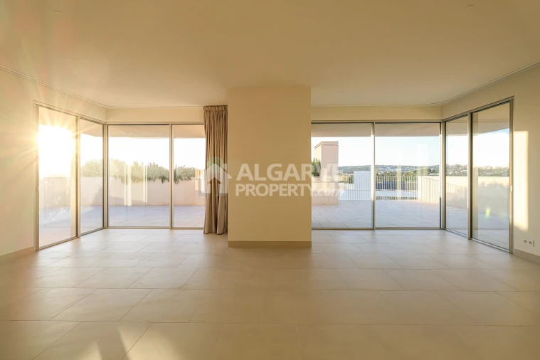 Apartamento T3 para Venda em Quarteira Foto 2