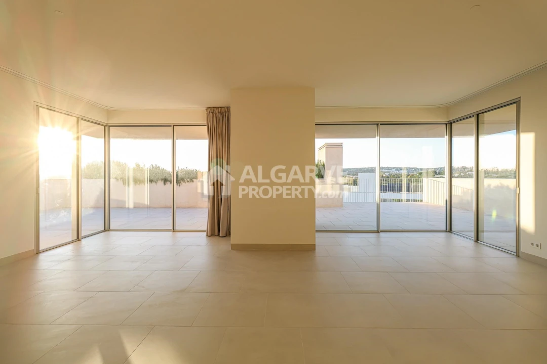 Apartamento T3 para Venda em Quarteira Foto 2