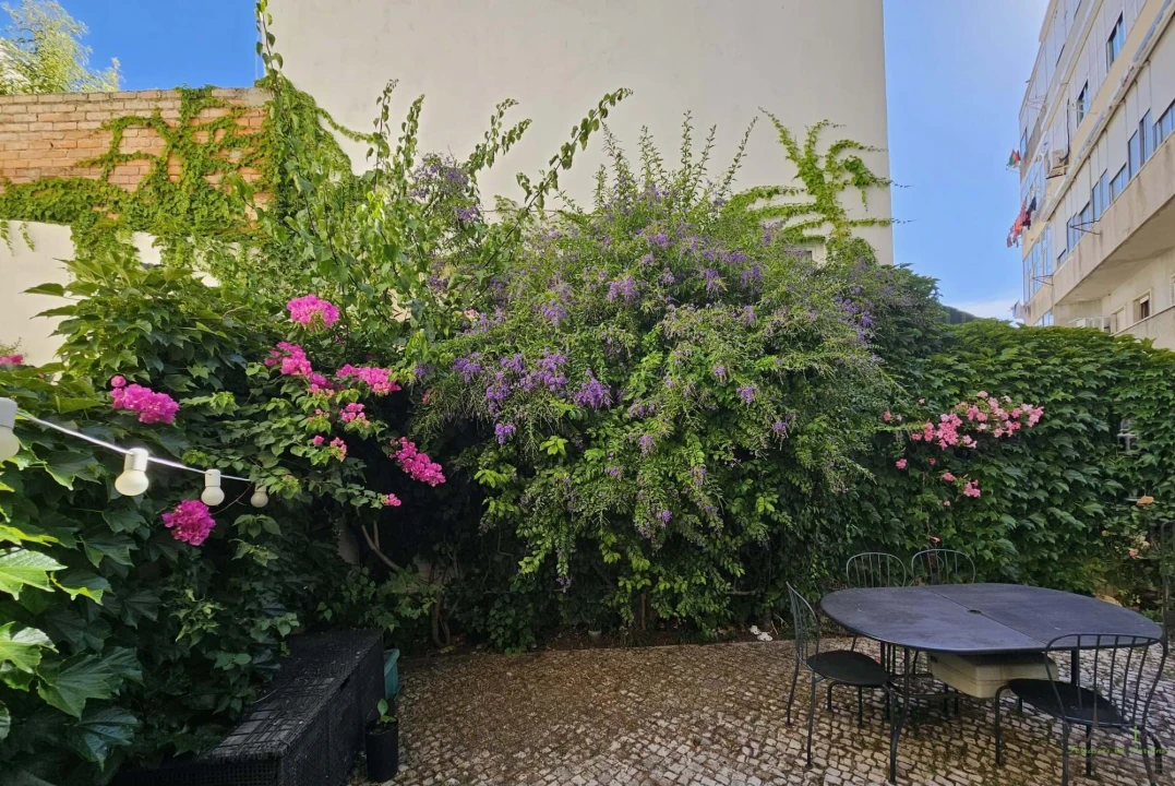 Apartamento T2 para Venda em Campolide Foto 1