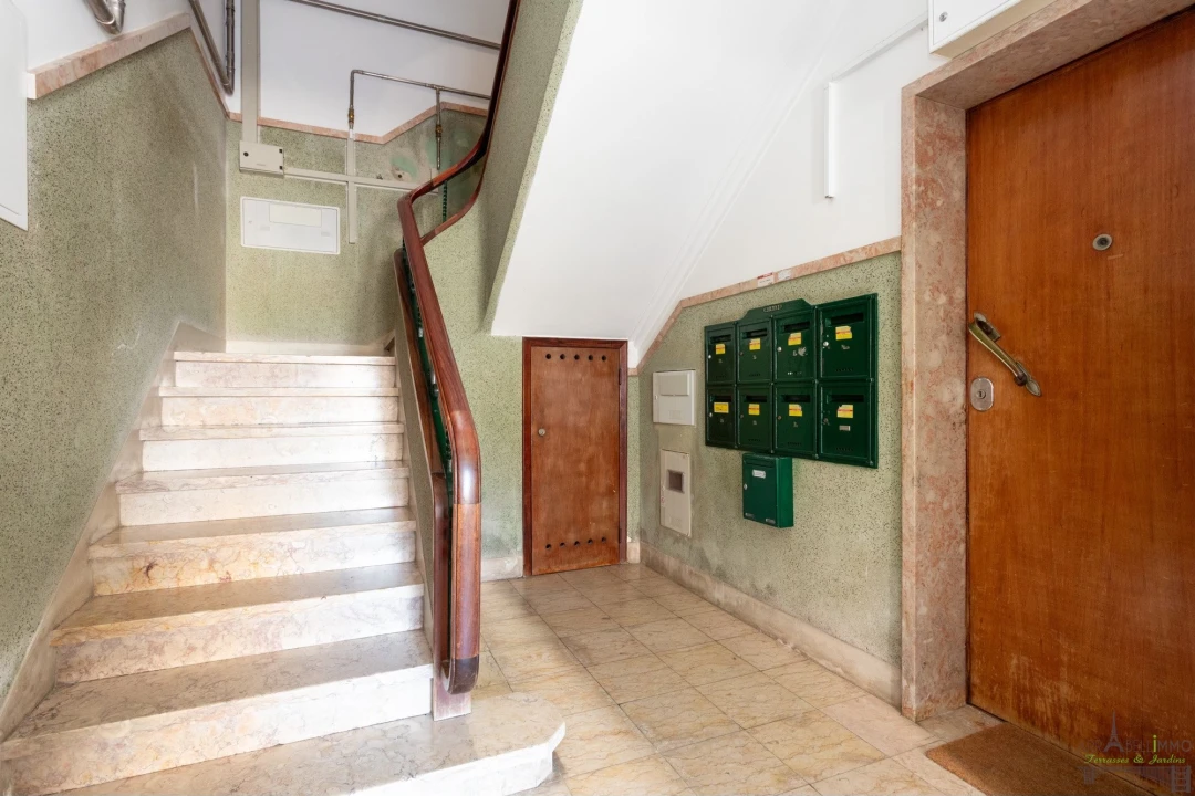 Apartamento T2 para Venda em Campolide Foto 24