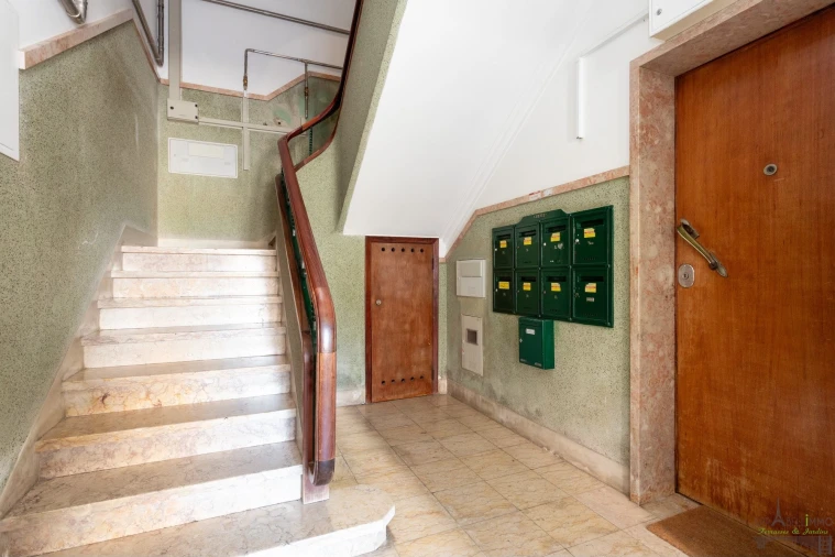 Apartamento T2 para Venda em Campolide Foto 24