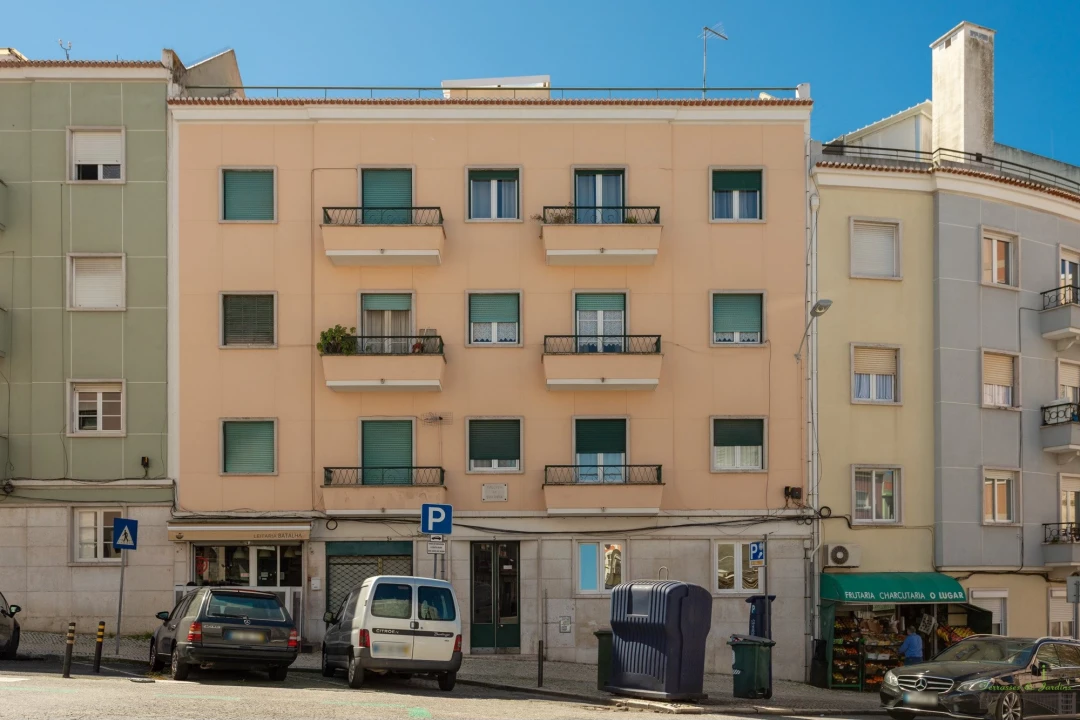 Apartamento T2 para Venda em Campolide Foto 26