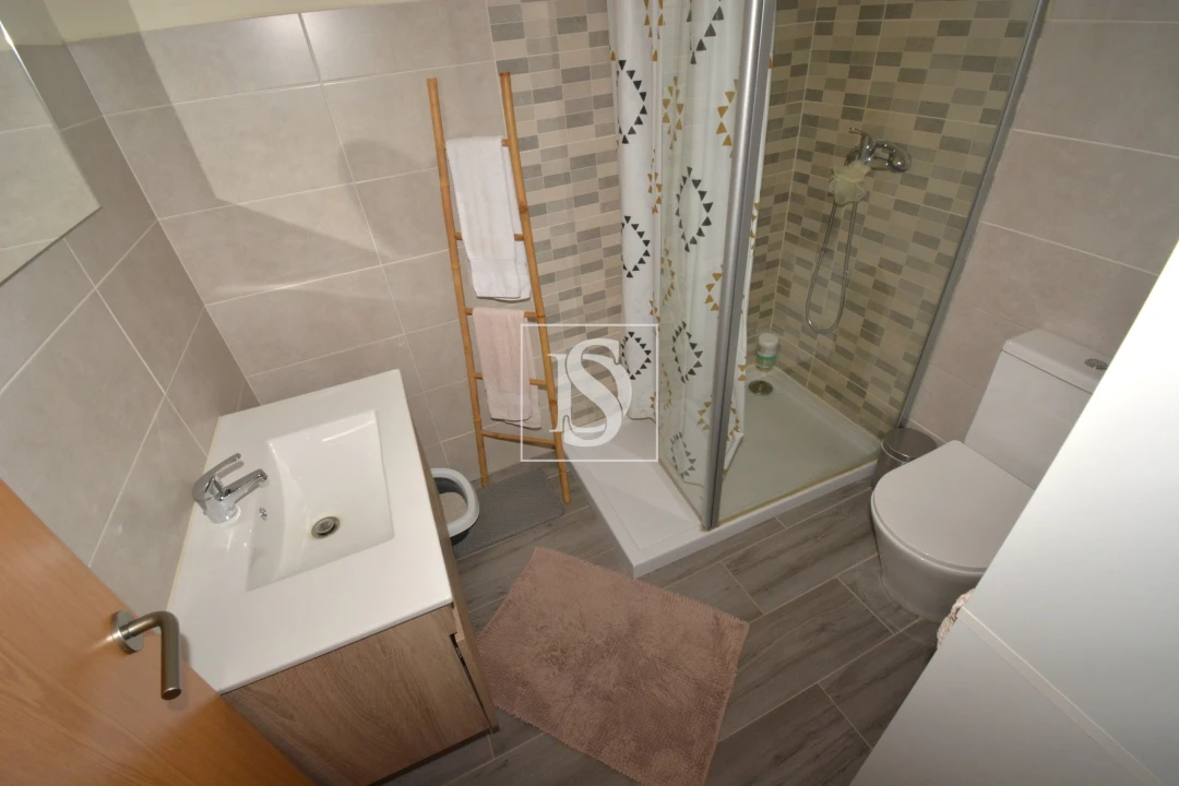 Apartamento T2 para Venda em Sé, Santa Maria e Meixedo Foto 4