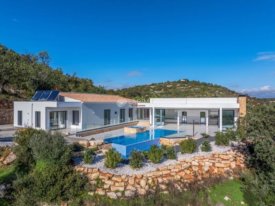 Moradia T4 para Venda em Loule (São Sebastião) Foto 2