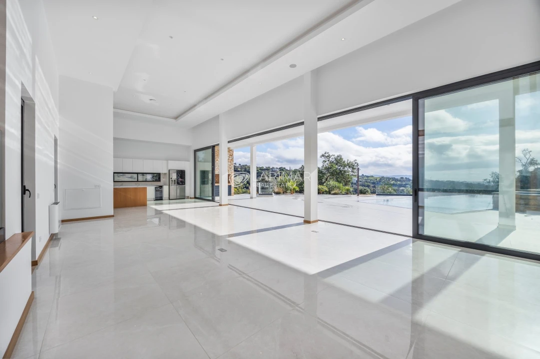 Moradia T4 para Venda em Loule (São Sebastião) Foto 4