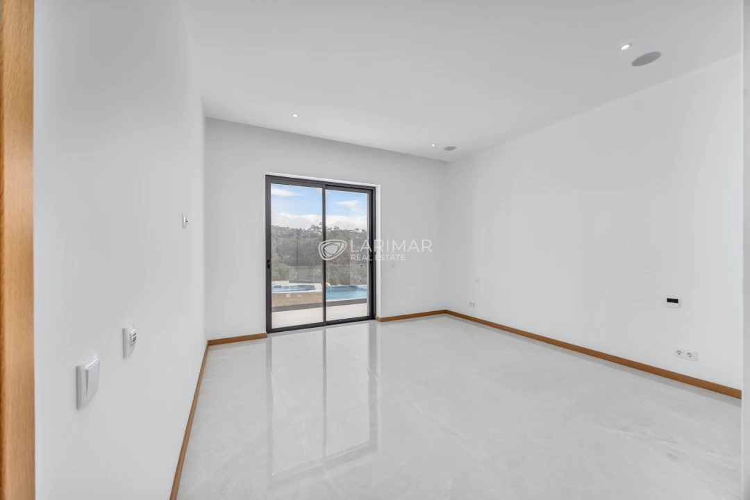 Moradia T4 para Venda em Loule (São Sebastião) Foto 11