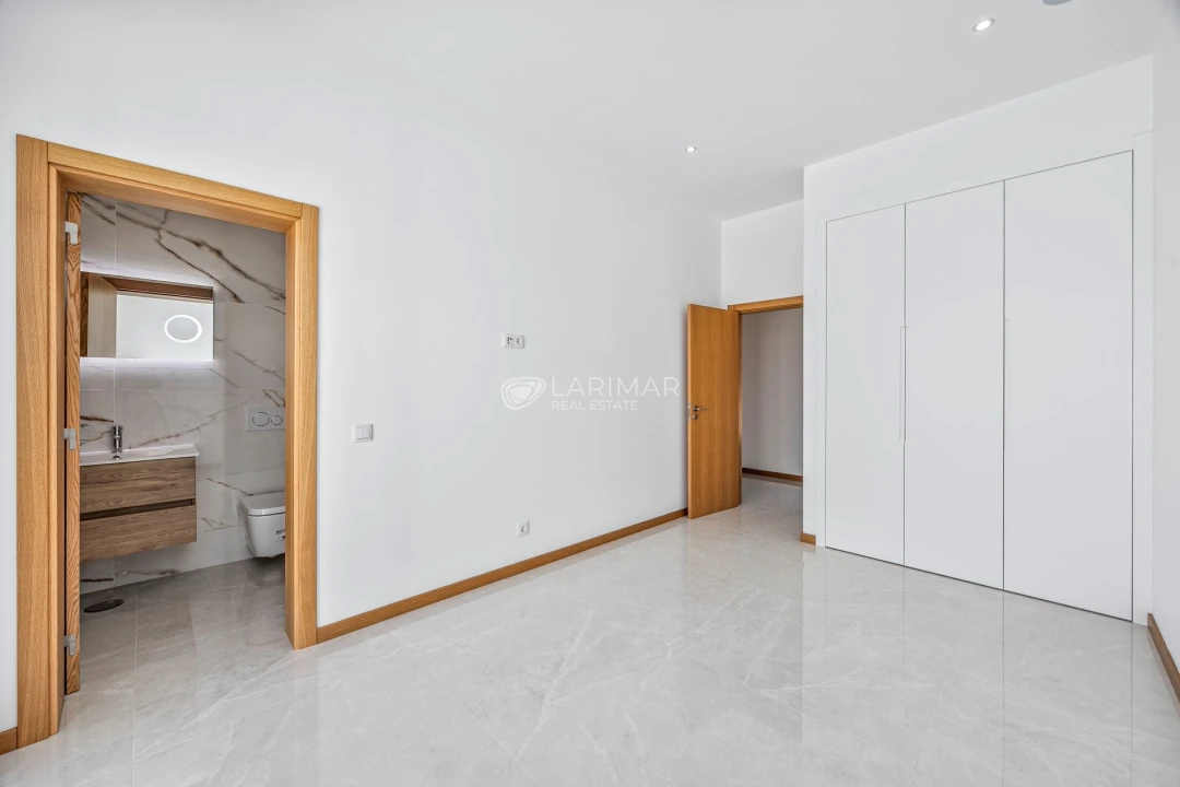 Moradia T4 para Venda em Loule (São Sebastião) Foto 14