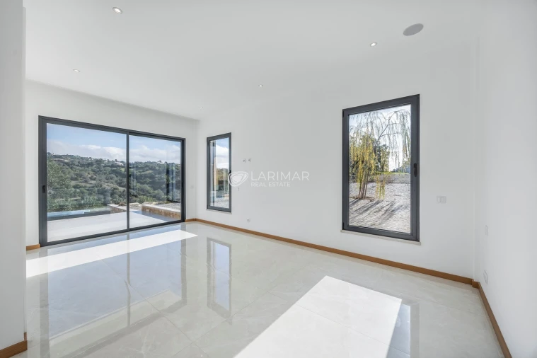 Moradia T4 para Venda em Loule (São Sebastião) Foto 9