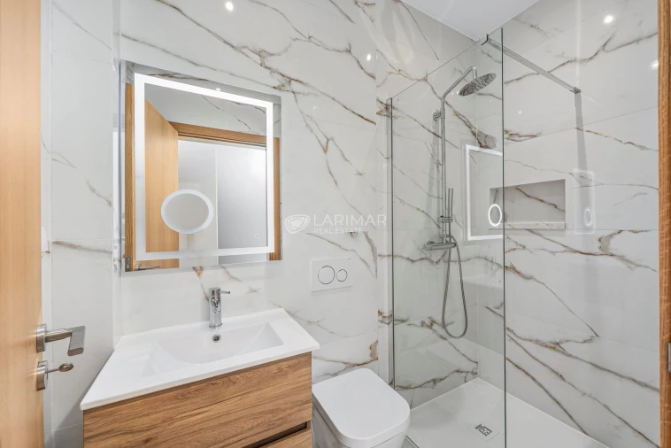 Moradia T4 para Venda em Loule (São Sebastião) Foto 12