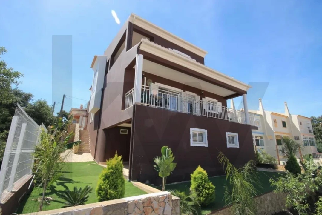 Moradia T4 para Venda em São Silvestre Foto 1