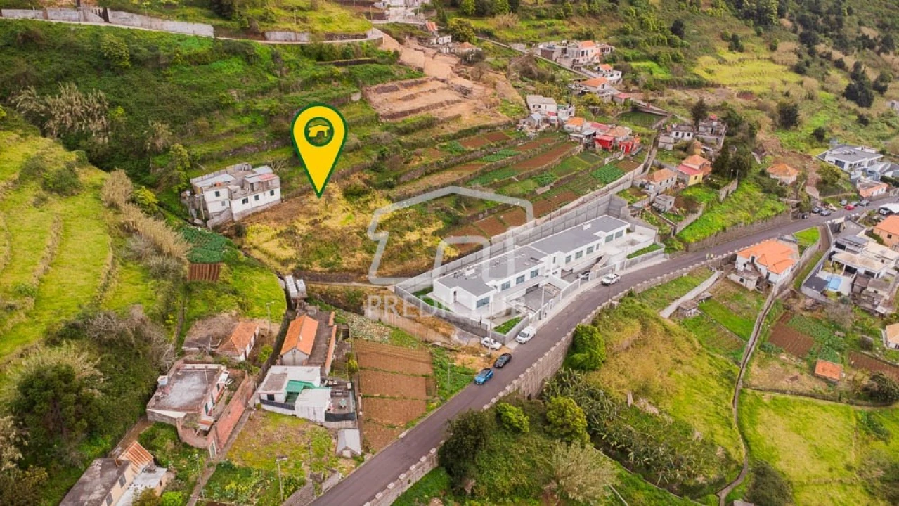 Terreno para Venda em Arco da Calheta Foto 6