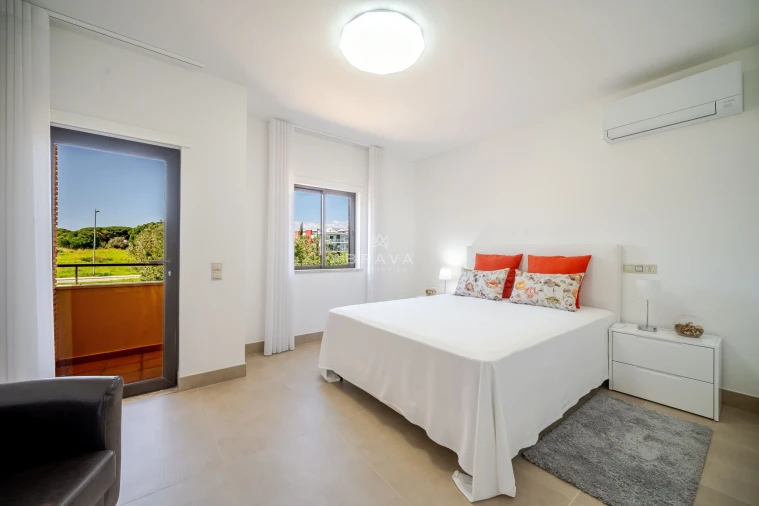 Moradia T3 para Venda em Quarteira Foto 9