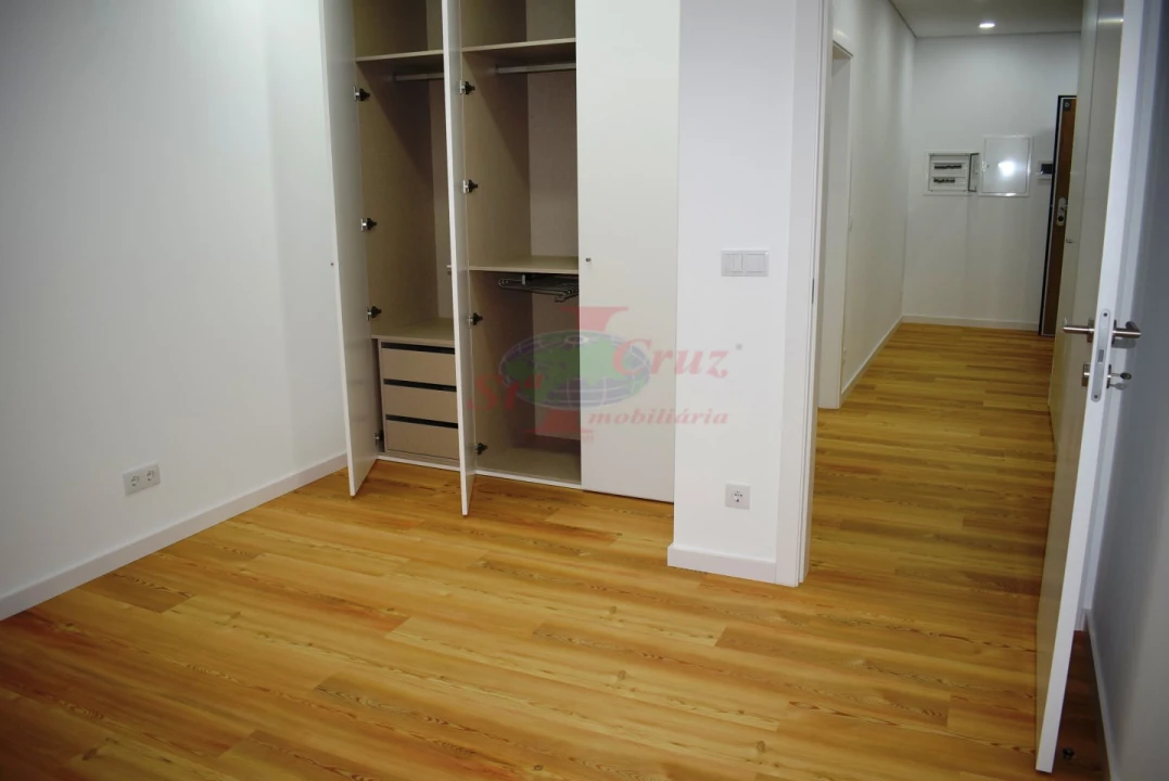 Apartamento T2 para Venda em Santo Antonio dos Olivais Foto 1