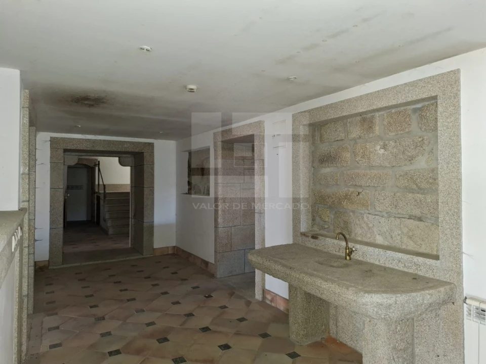 Moradia T10 para Venda em Santa Cruz da Trapa e São Cristóvão de Lafões Foto 7