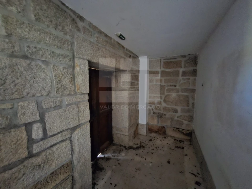 Moradia T10 para Venda em Santa Cruz da Trapa e São Cristóvão de Lafões Foto 11