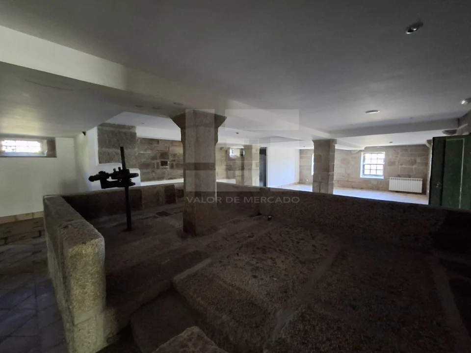 Moradia T10 para Venda em Santa Cruz da Trapa e São Cristóvão de Lafões Foto 28