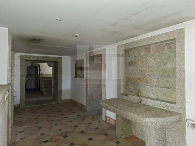 Moradia T10 para Venda em Santa Cruz da Trapa e São Cristóvão de Lafões Foto 7