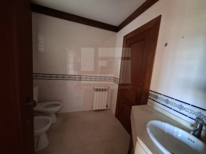 Moradia T10 para Venda em Santa Cruz da Trapa e São Cristóvão de Lafões Foto 32