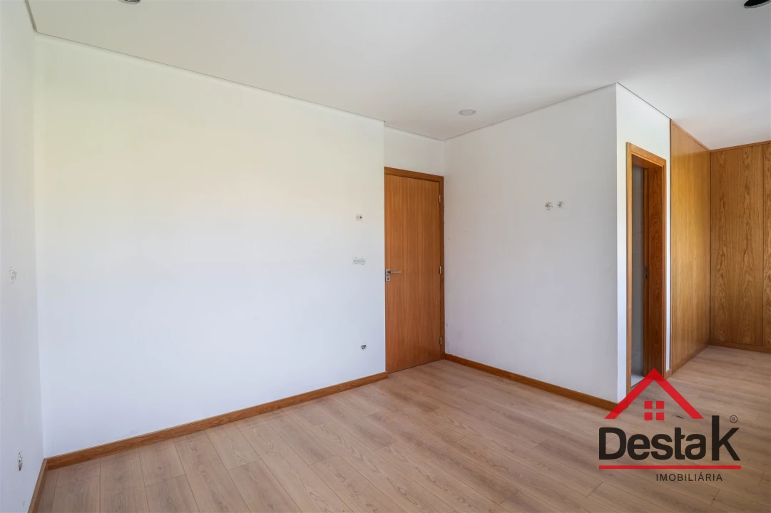 Moradia T3 para Venda em Campo Foto 20