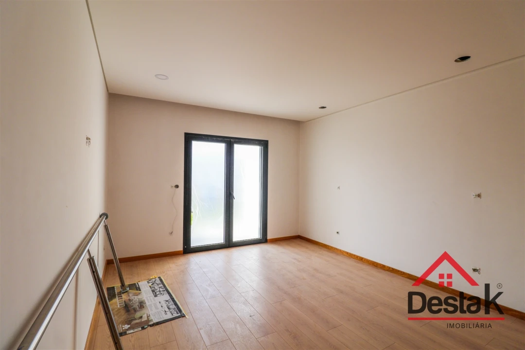 Moradia T3 para Venda em Campo Foto 15