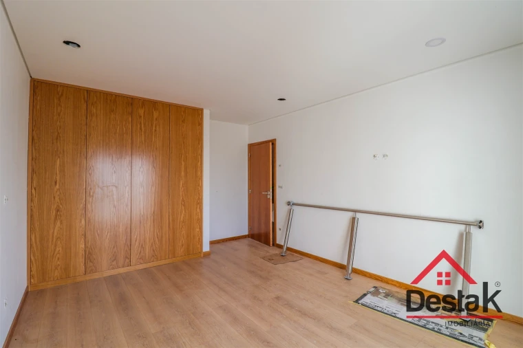 Moradia T3 para Venda em Campo Foto 16