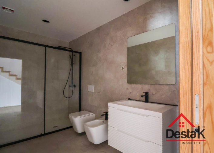 Moradia T3 para Venda em Campo Foto 23