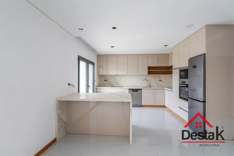 Moradia T3 para Venda em Campo Foto 2