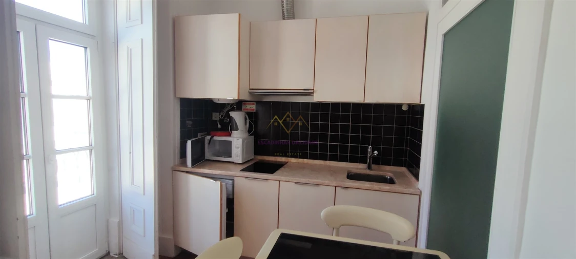 Apartamento T1 para Arrendamento em Misericórdia Foto 16