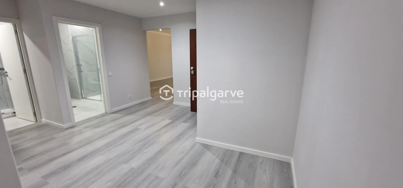 Apartamento T2 para Venda em Quarteira Foto 13