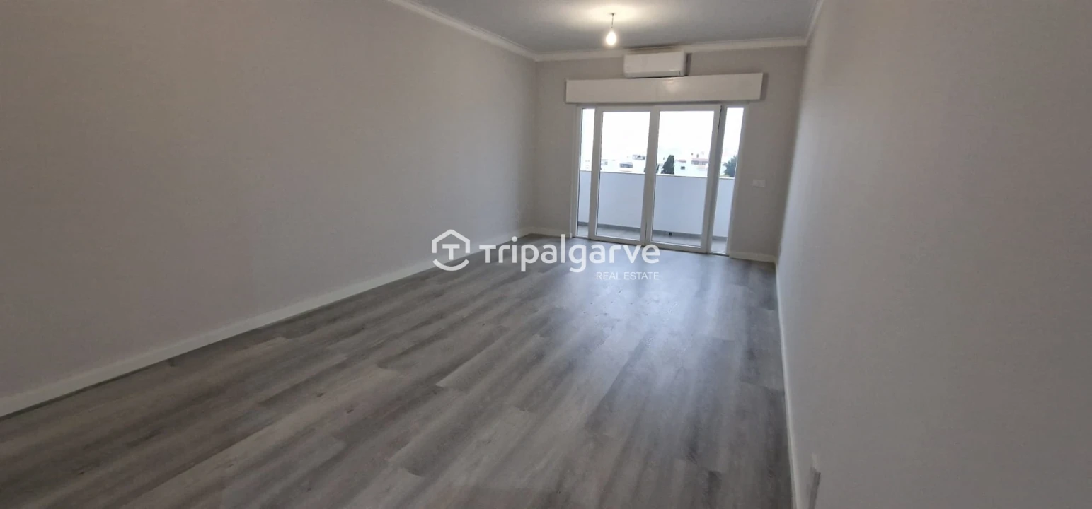Apartamento T2 para Venda em Quarteira Foto 3
