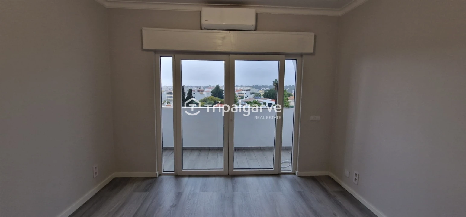 Apartamento T2 para Venda em Quarteira Foto 4