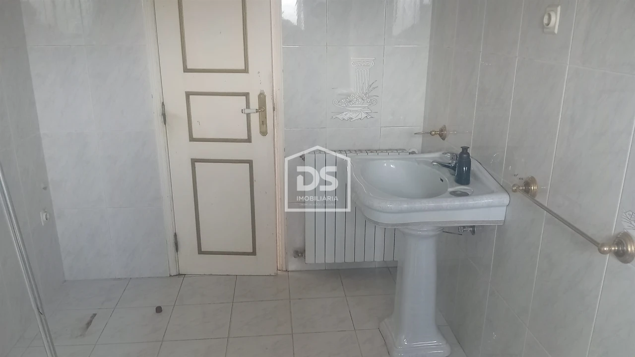 Moradia T5 para Venda em Quintas de São Bartolomeu Foto 13