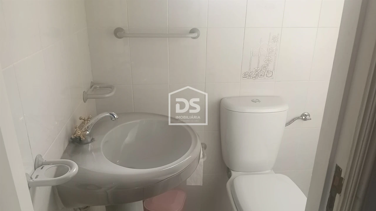 Moradia T5 para Venda em Quintas de São Bartolomeu Foto 9