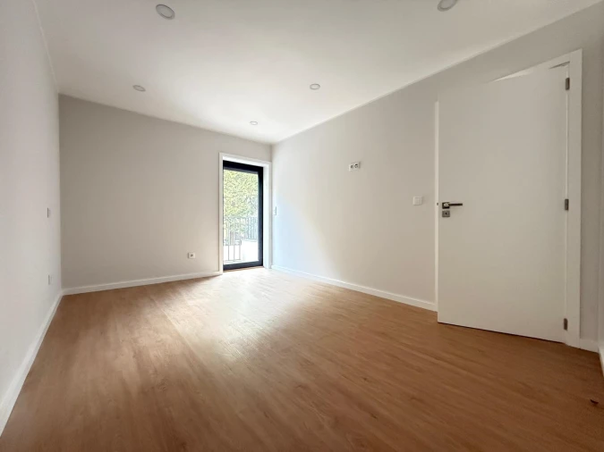 Apartamento T2 para Arrendamento em Lordelo do Ouro e Massarelos Foto 11