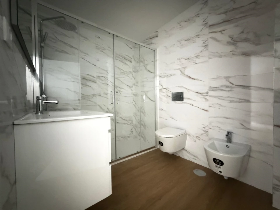 Apartamento T2 para Arrendamento em Lordelo do Ouro e Massarelos Foto 24