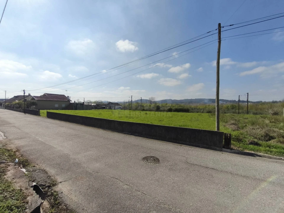 Terreno para Venda em Trouxemil e Torre de Vilela Foto 11