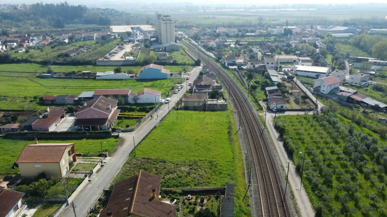 Terreno para Venda em Trouxemil e Torre de Vilela Foto 7