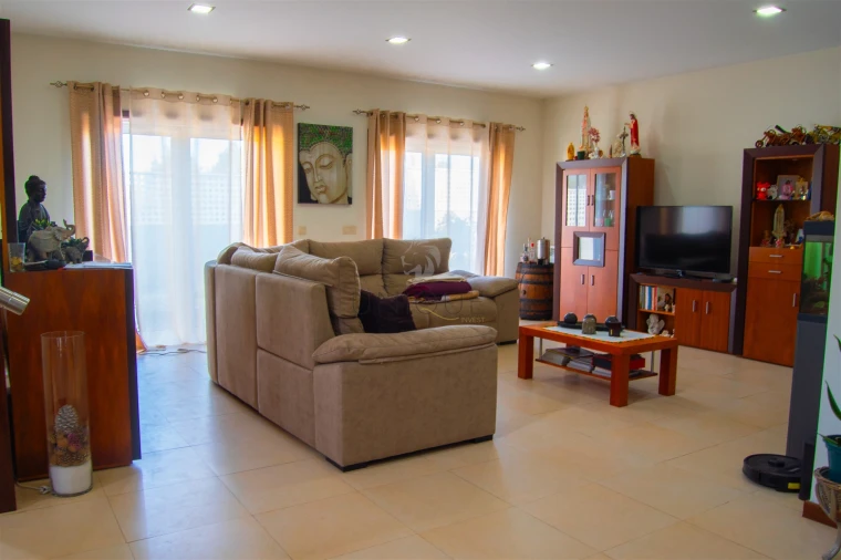 Moradia T4 para Venda em Ouca Foto 11