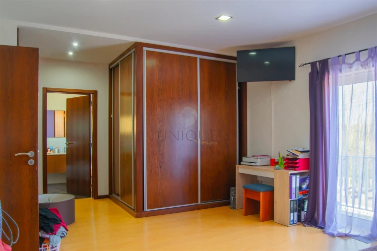 Moradia T4 para Venda em Ouca Foto 23