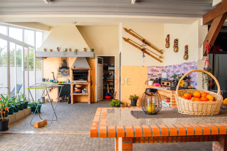 Moradia T4 para Venda em Ouca Foto 5