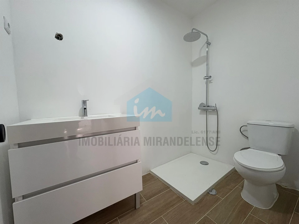 Moradia T3 para Venda em Vila Flor e Nabo Foto 8