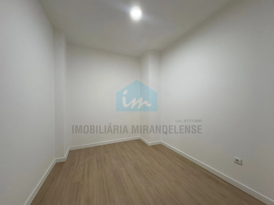 Moradia T3 para Venda em Vila Flor e Nabo Foto 9