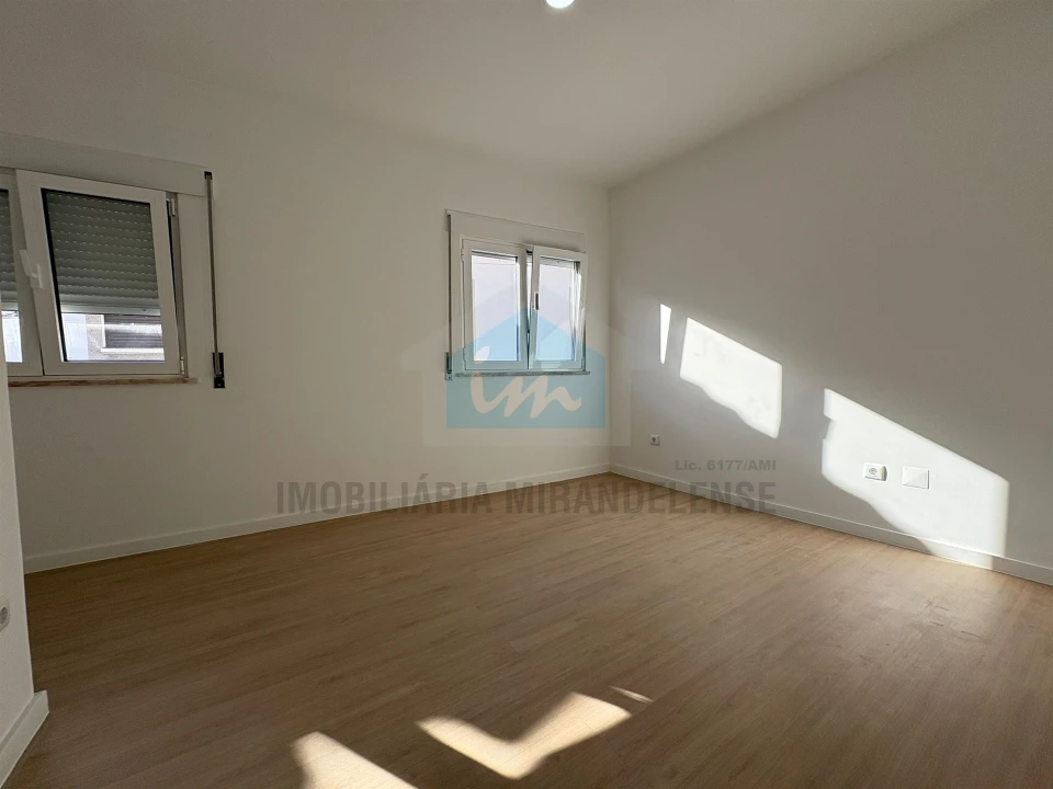 Moradia T3 para Venda em Vila Flor e Nabo Foto 6