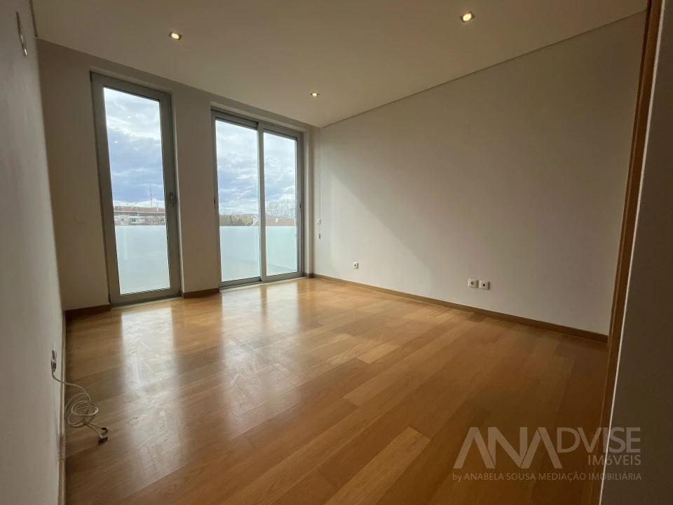 Apartamento T4 para Arrendamento em Viseu Foto 5