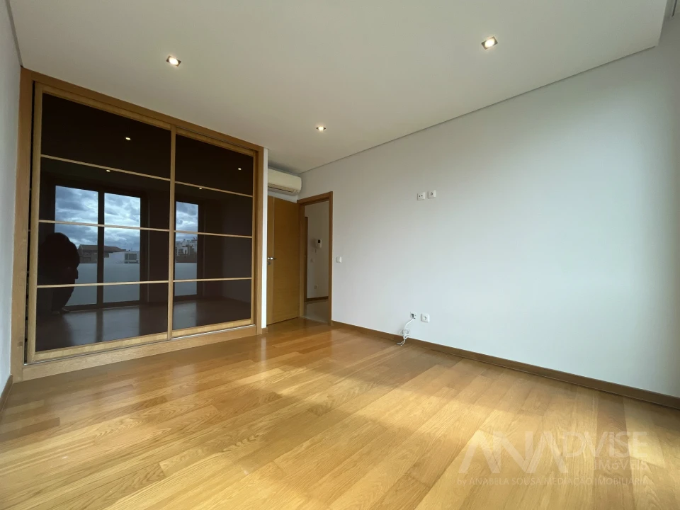 Apartamento T4 para Arrendamento em Viseu Foto 6