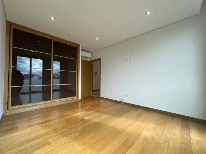 Apartamento T4 para Arrendamento em Viseu Foto 6