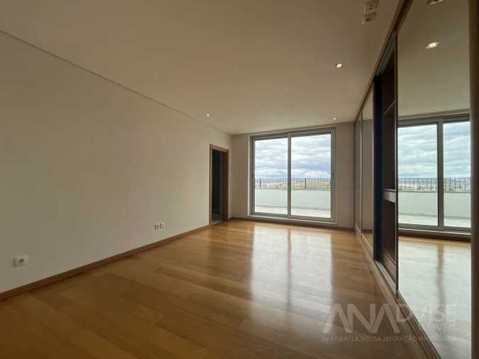 Apartamento T4 para Arrendamento em Viseu Foto 9