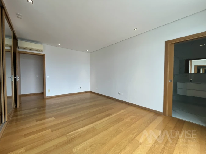 Apartamento T4 para Arrendamento em Viseu Foto 10