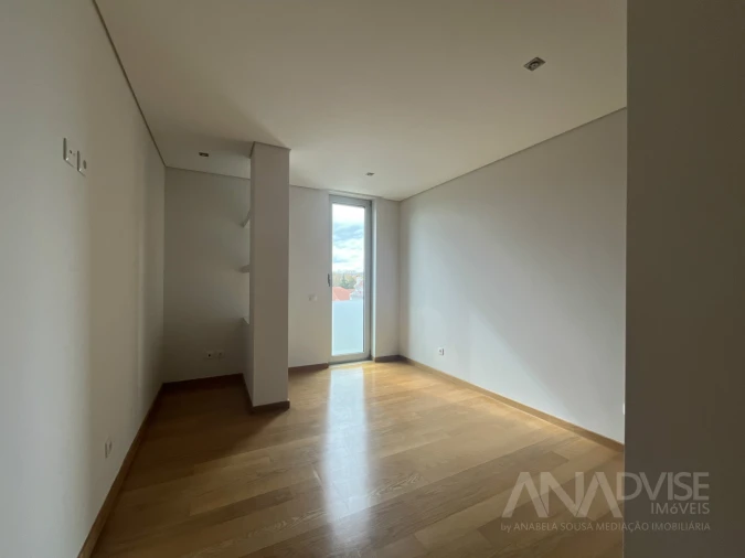 Apartamento T4 para Arrendamento em Viseu Foto 8