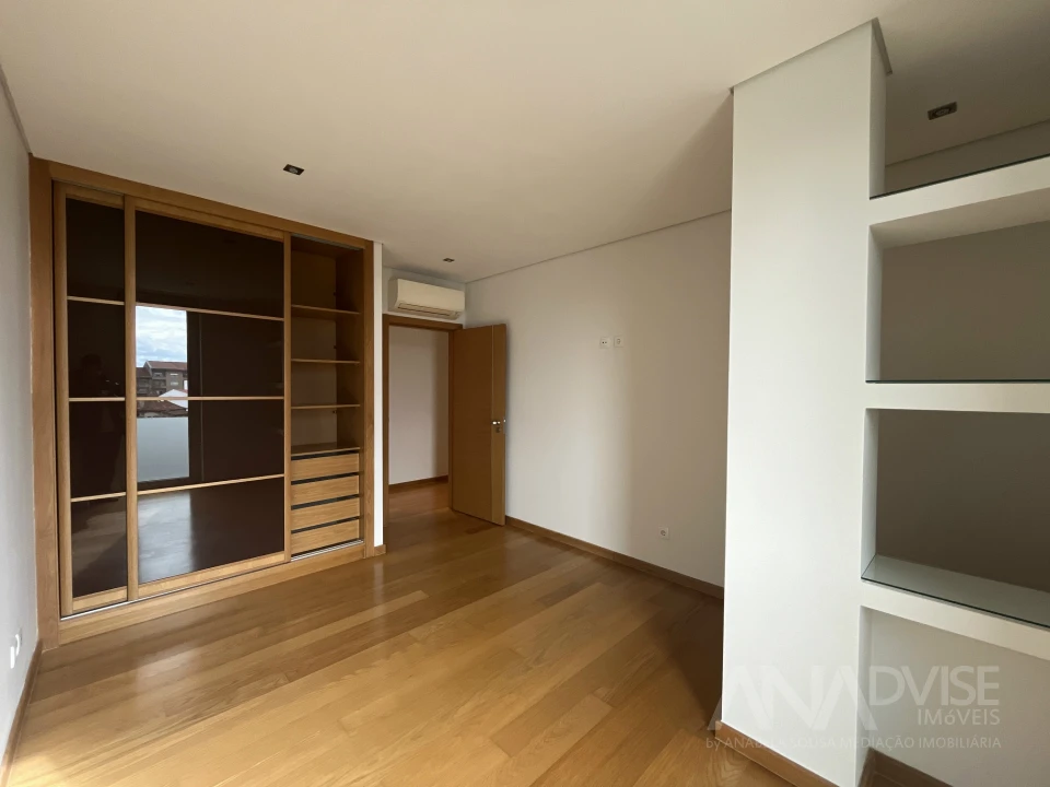 Apartamento T4 para Arrendamento em Viseu Foto 7
